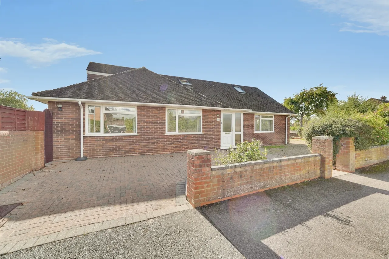 4 bed house for sale, The Ridgeway, Bedford, MK41