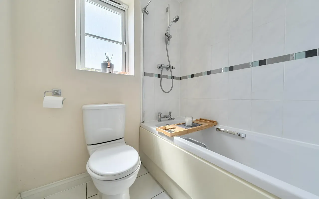 Greenkeepers Road, Great Denham, Bedford, photo 11