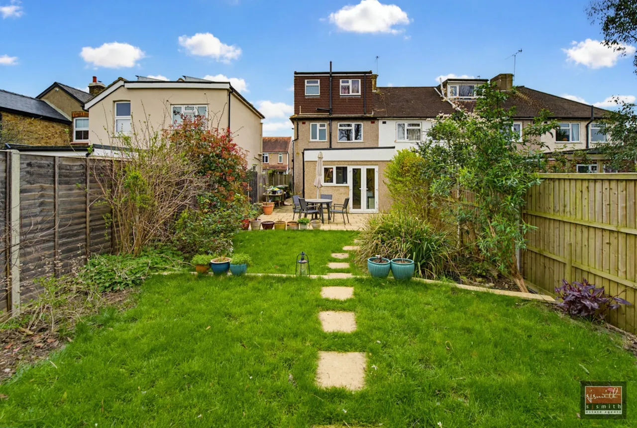 4 bed property for sale, Marlborough Road, Ashford