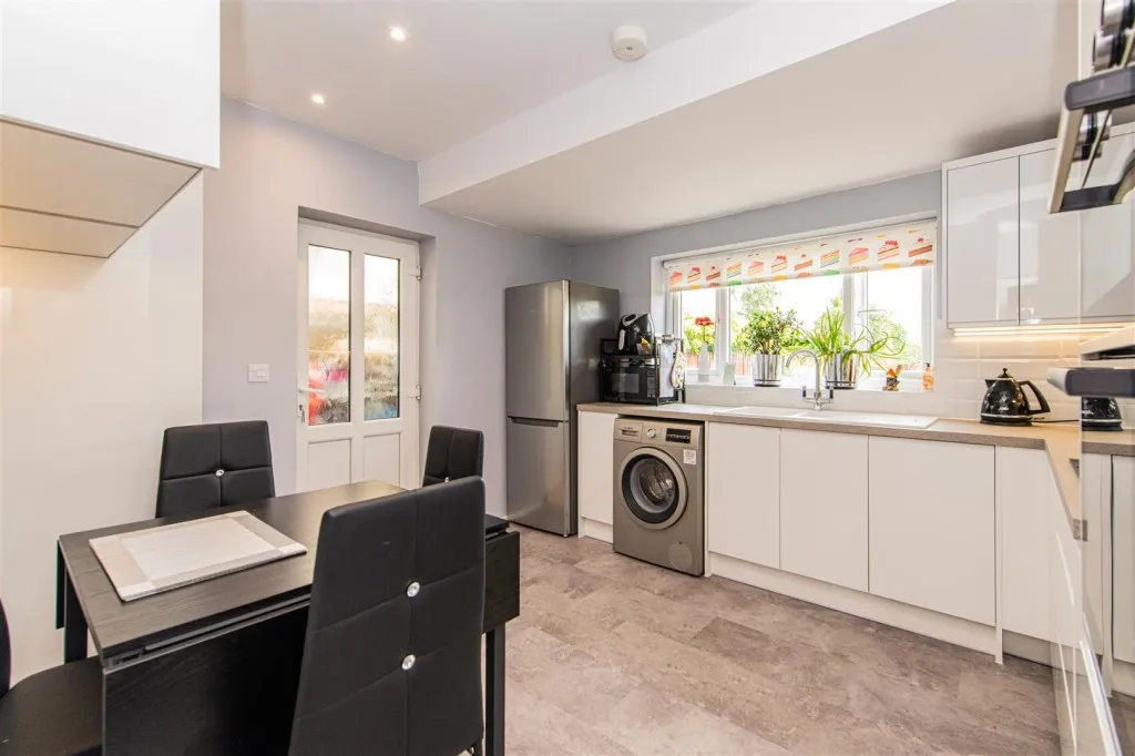 Westhill Drive, Kettering, photo 4