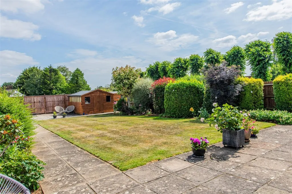 Westhill Drive, Kettering, photo 12