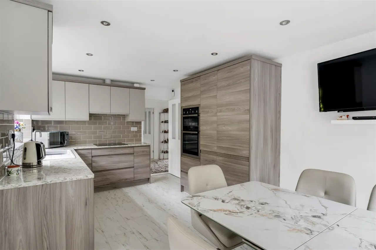 Hillside Road, Corfe Mullen, BH21, photo 4
