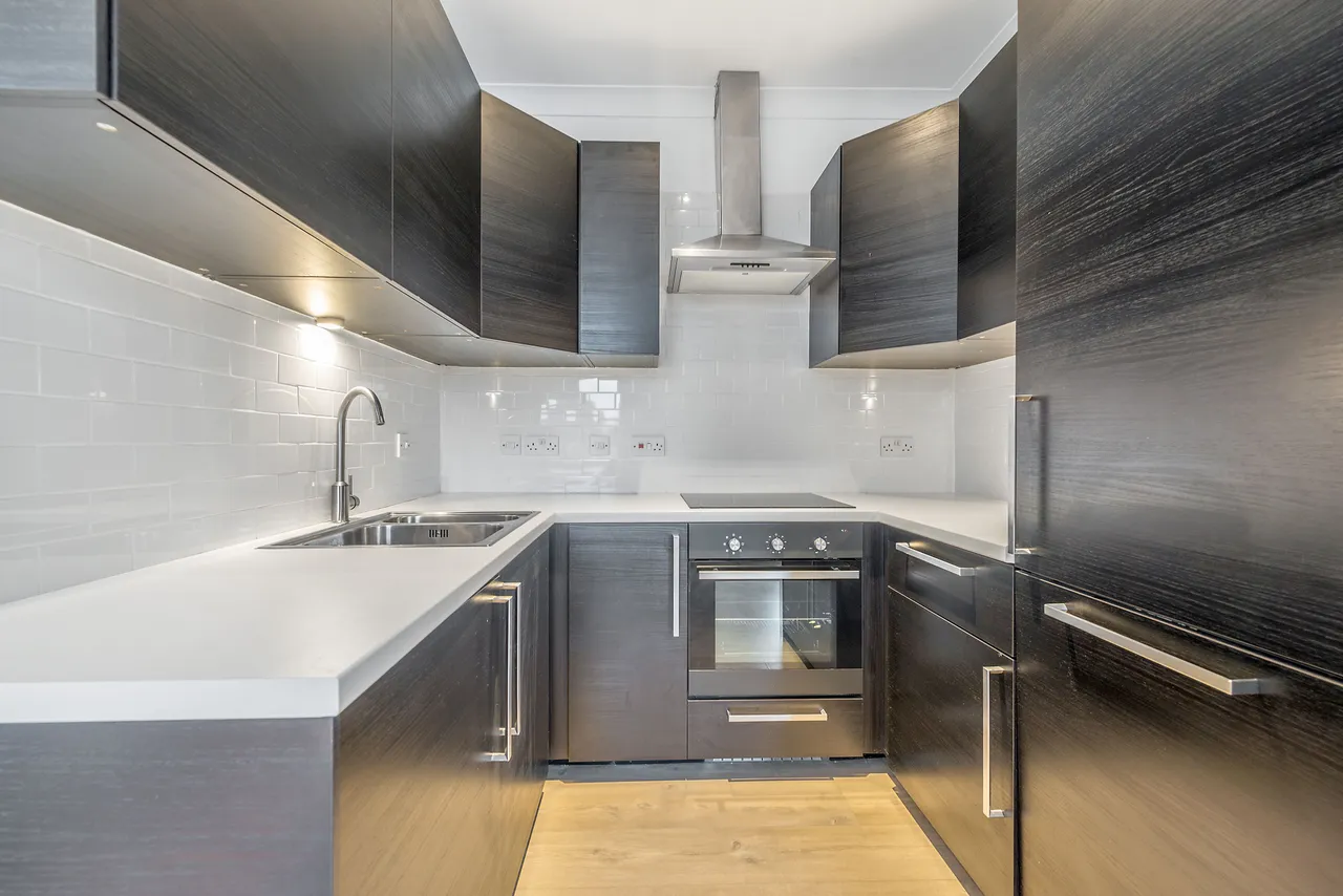Flat 14, 95-99 Ladbroke Grove, London, photo 3
