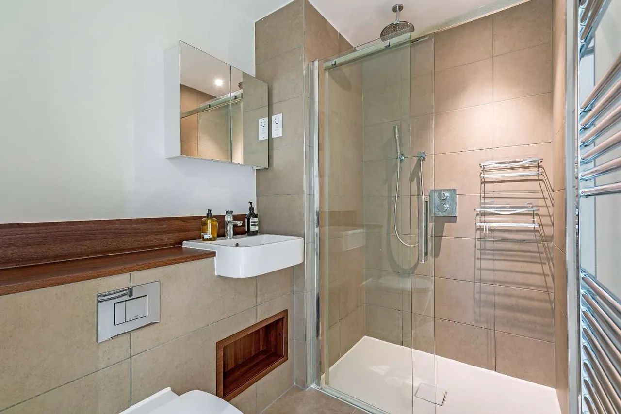 Pipit Drive, Putney, SW15, photo 13