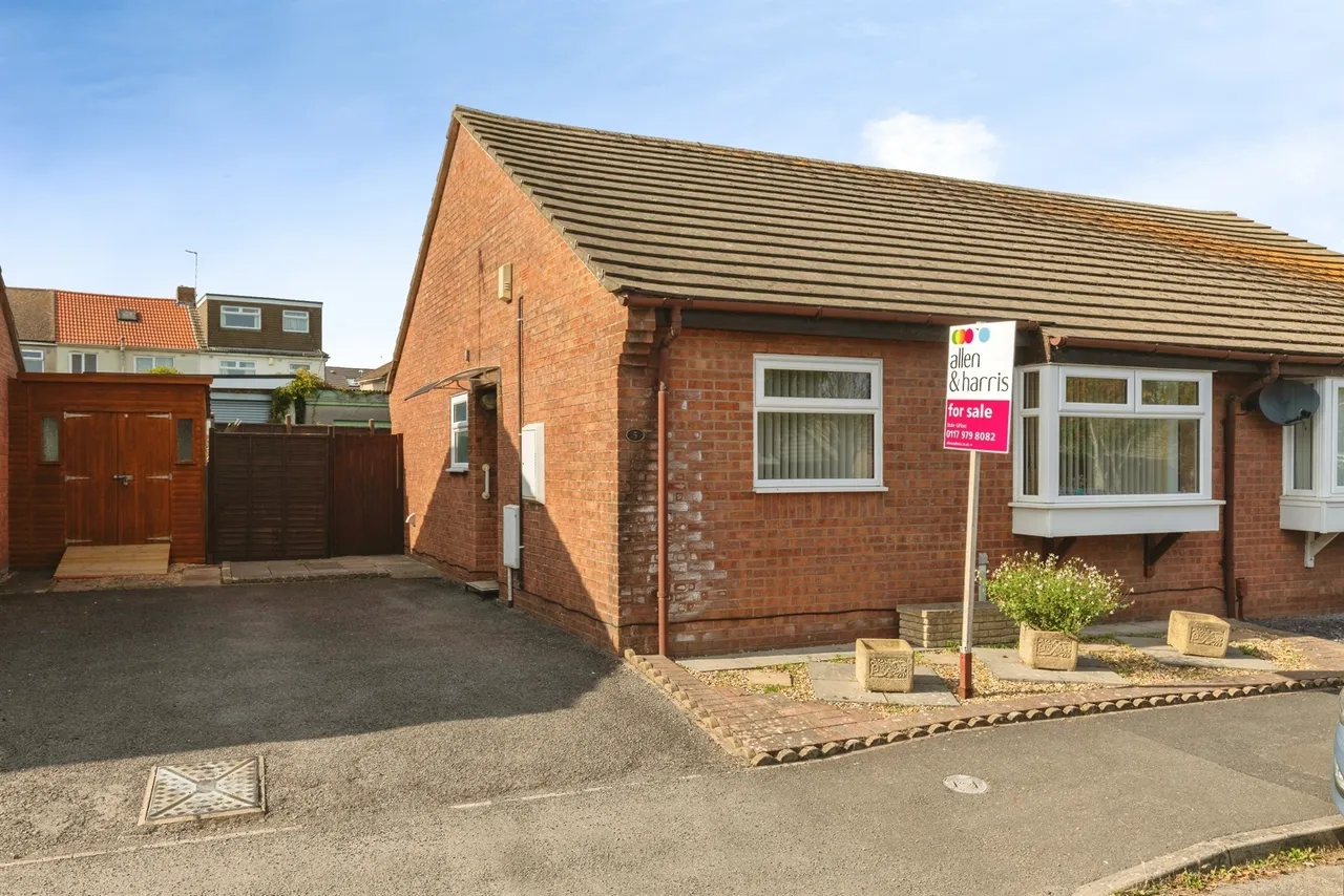 2 bed house for sale, Nutfield Grove, Filton, BS34