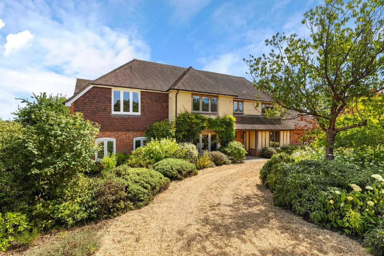 Beavers Hill, Farnham, Surrey, GU9 7DF, photo 3