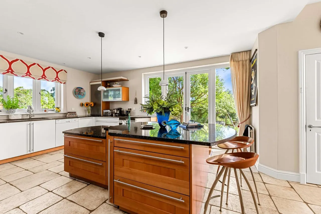 Beavers Hill, Farnham, Surrey, GU9 7DF, photo 10