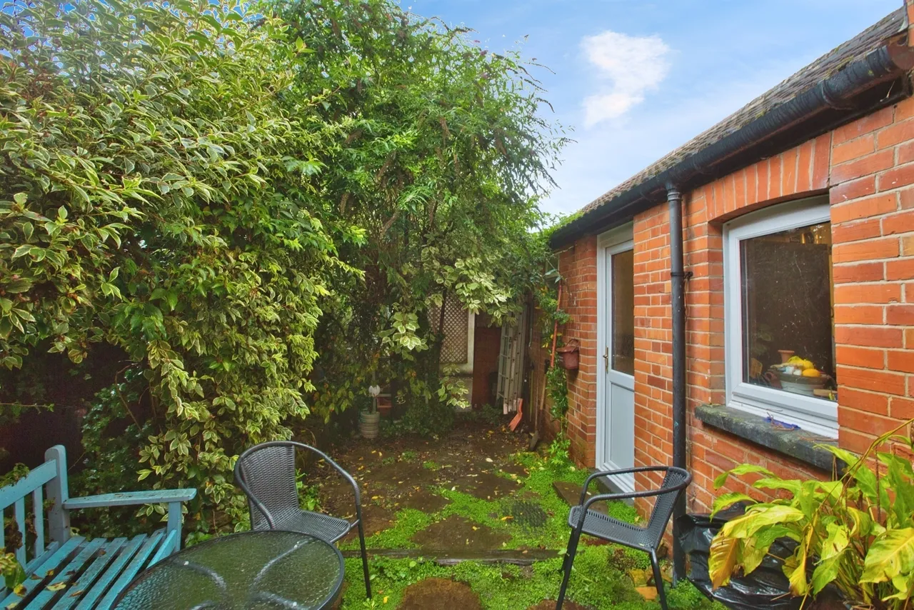 Colmer Road, Yeovil, BA21, photo 17