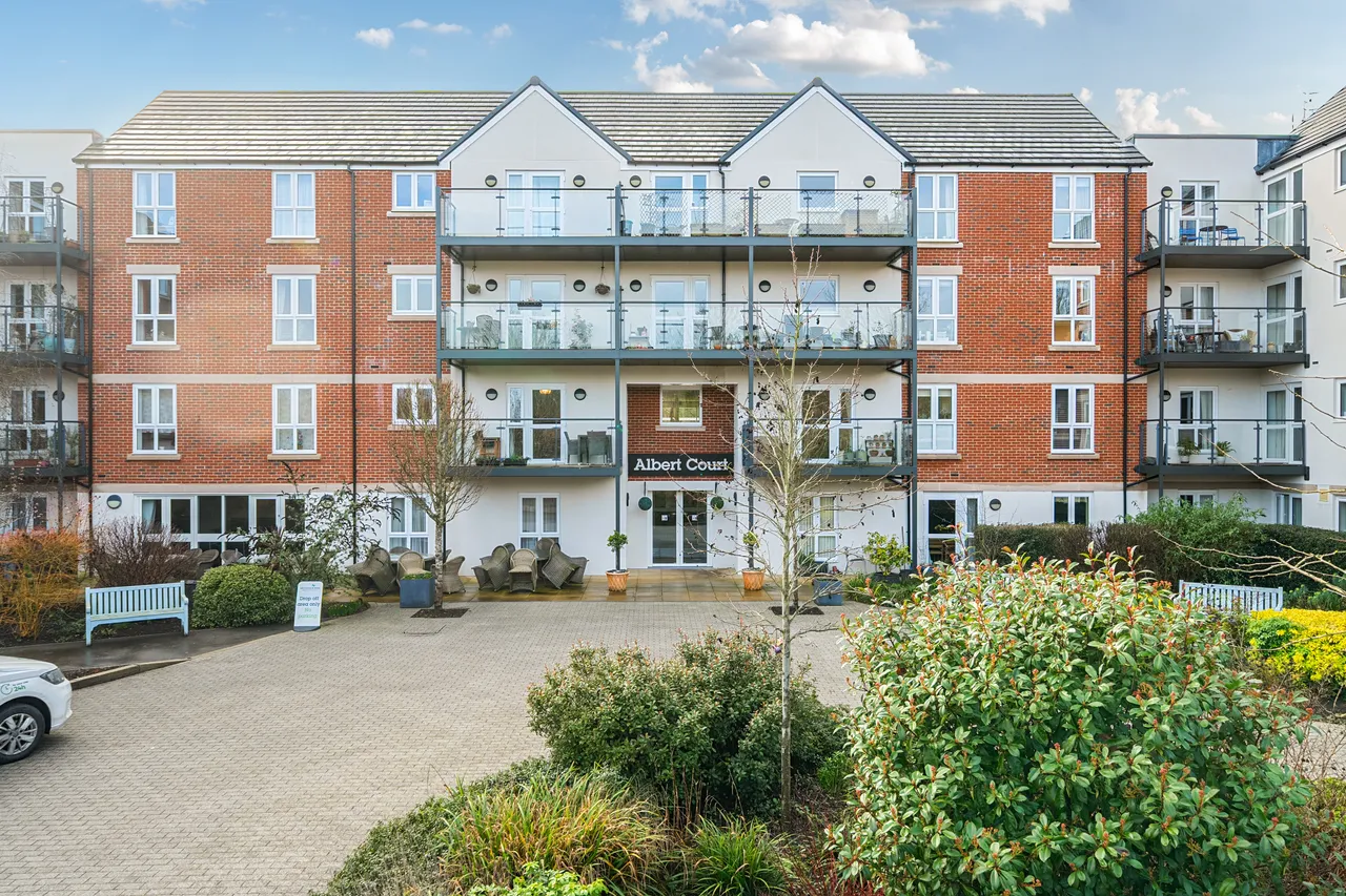 2 bed flat for sale, Reading Road, Henley-On-Thames, RG9