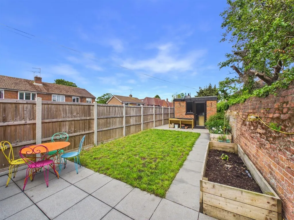 Wendover Road, Aylesbury, photo 12