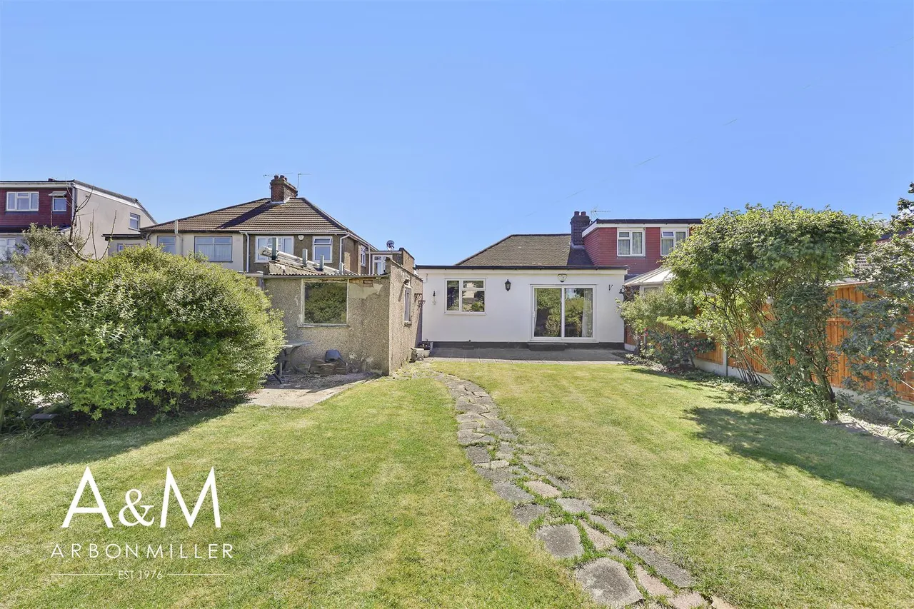 Berkeley Avenue, Clayhall, Essex, Ilford, IG50UL, photo 21