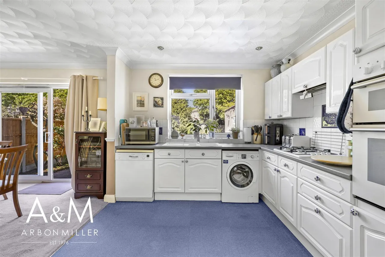 Berkeley Avenue, Clayhall, Essex, Ilford, IG50UL, photo 9