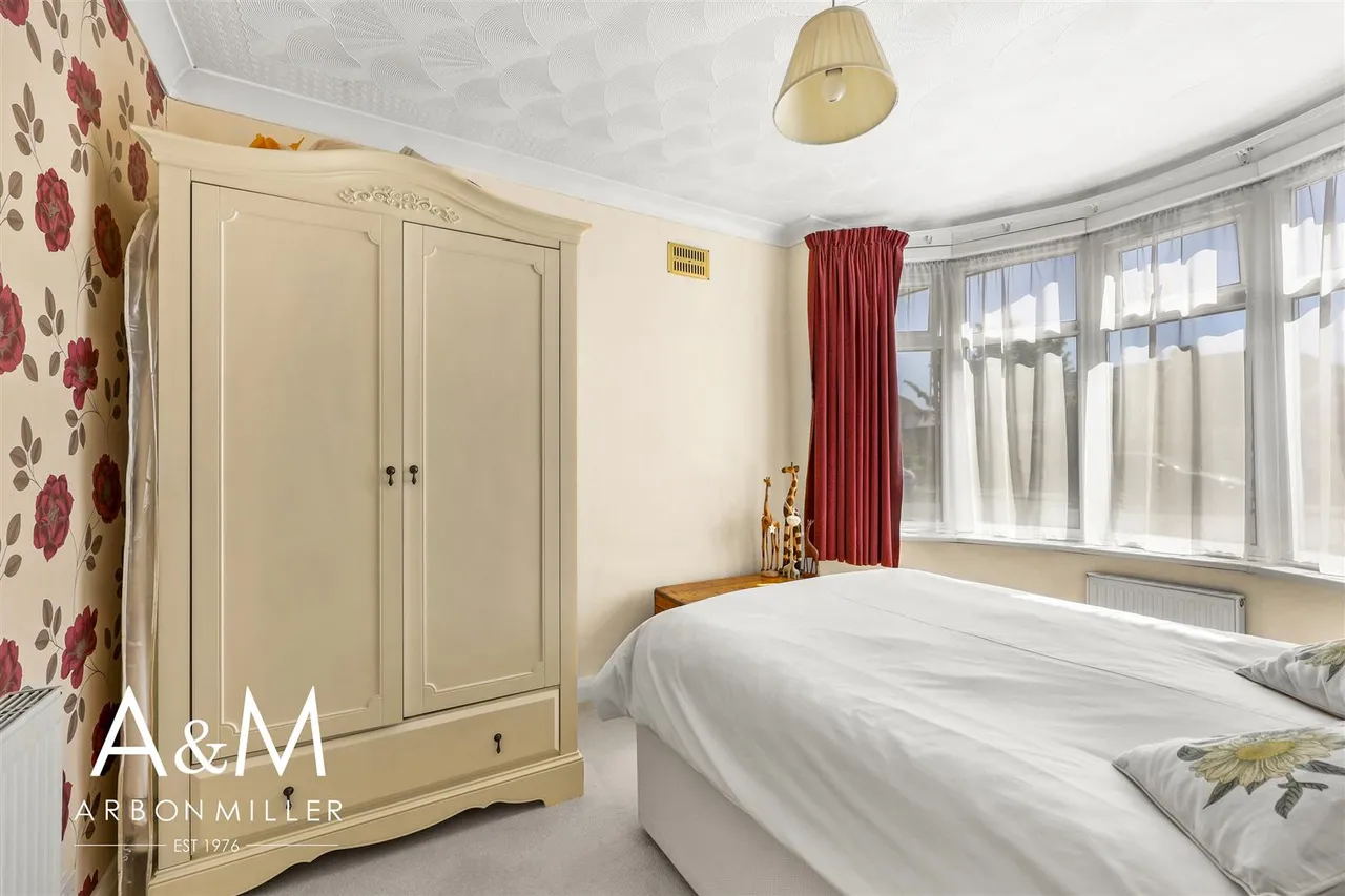Berkeley Avenue, Clayhall, Essex, Ilford, IG50UL, photo 12