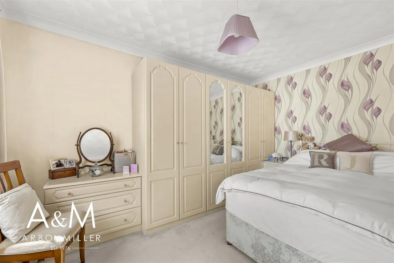 Berkeley Avenue, Clayhall, Essex, Ilford, IG50UL, photo 13