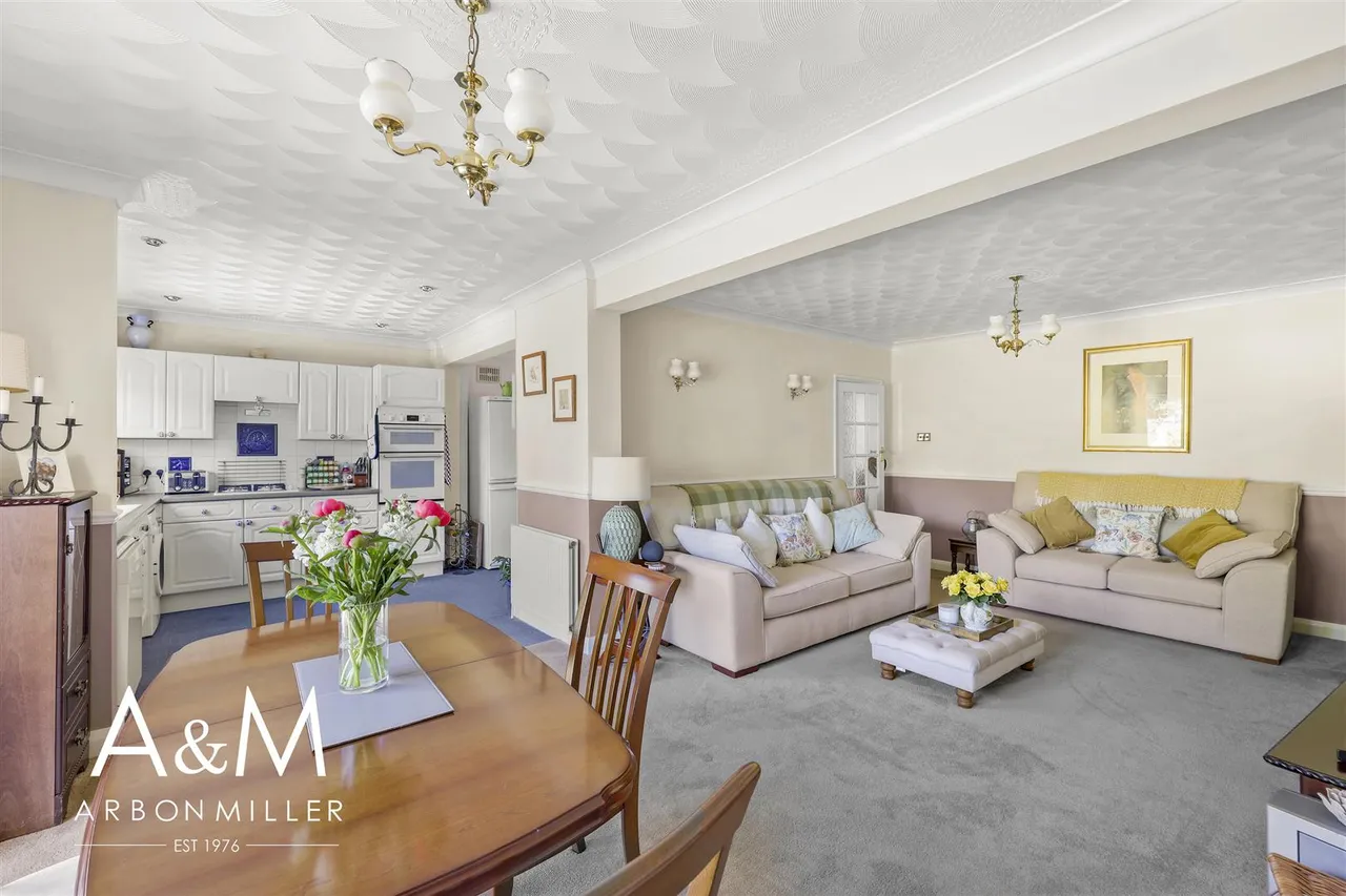 Berkeley Avenue, Clayhall, Essex, Ilford, IG50UL, photo 4
