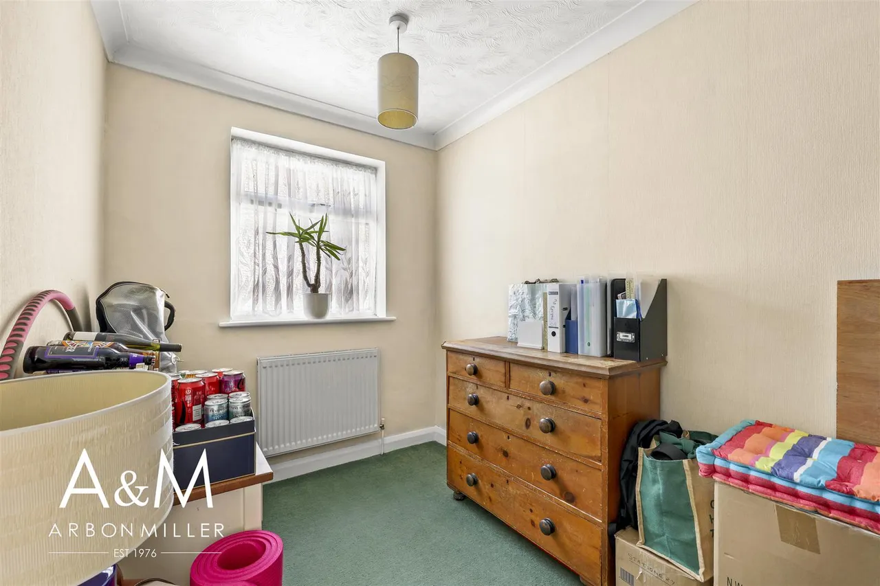 Berkeley Avenue, Clayhall, Essex, Ilford, IG50UL, photo 15