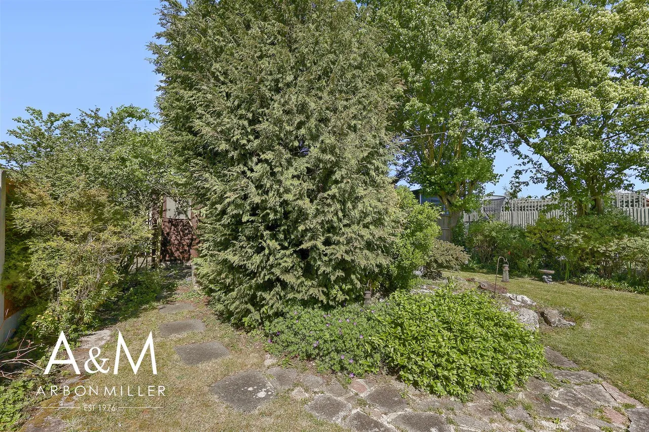 Berkeley Avenue, Clayhall, Essex, Ilford, IG50UL, photo 19