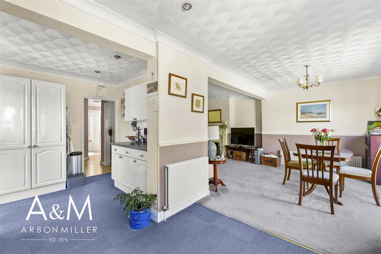 Berkeley Avenue, Clayhall, Essex, Ilford, IG50UL, photo 6