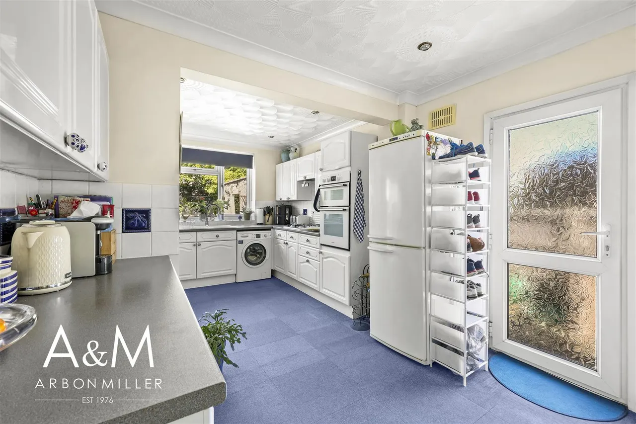 Berkeley Avenue, Clayhall, Essex, Ilford, IG50UL, photo 10