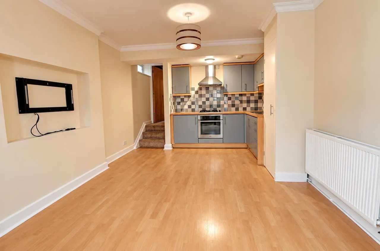 Totteridge Road, HP13, photo 2