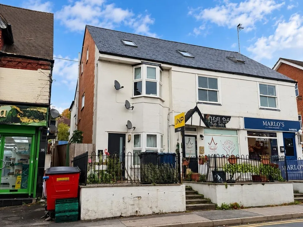 1 bed flat to rent, Totteridge Road, HP13