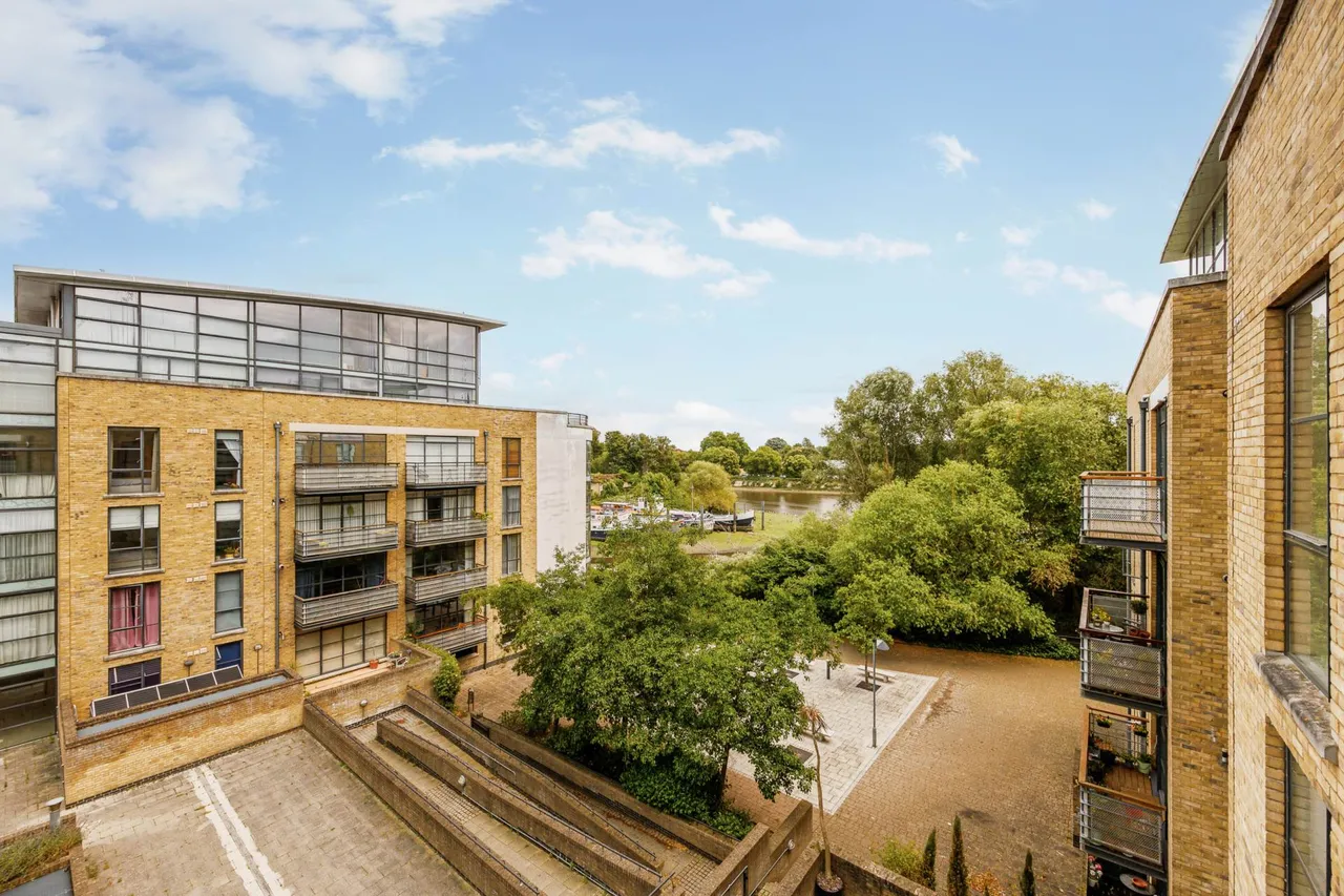 Ferry Lane, Ferry Quays, TW8 0AT, photo 2