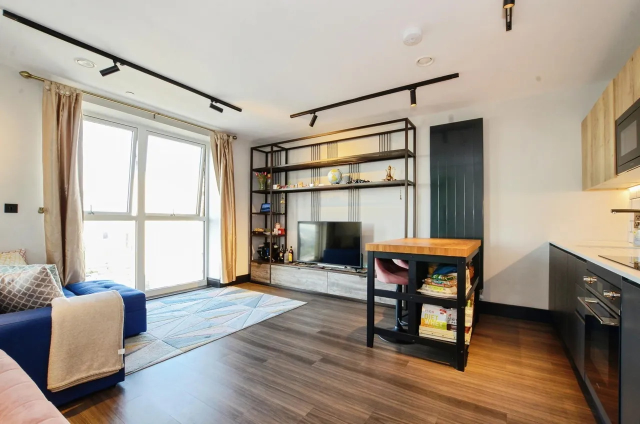 2 bed flat for sale, Merrick Road, Southall, UB2