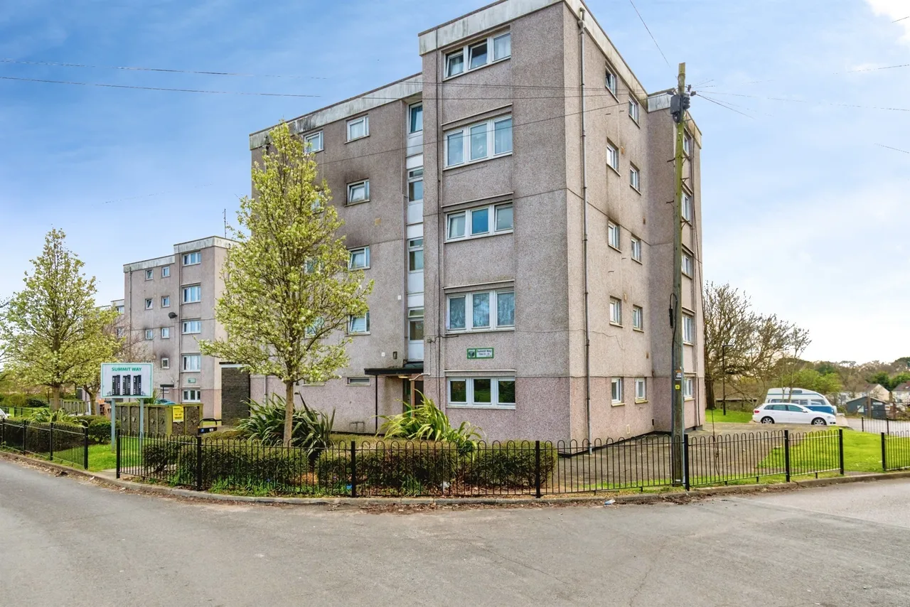 2 bed flat for sale — Summit Way, Southampton
