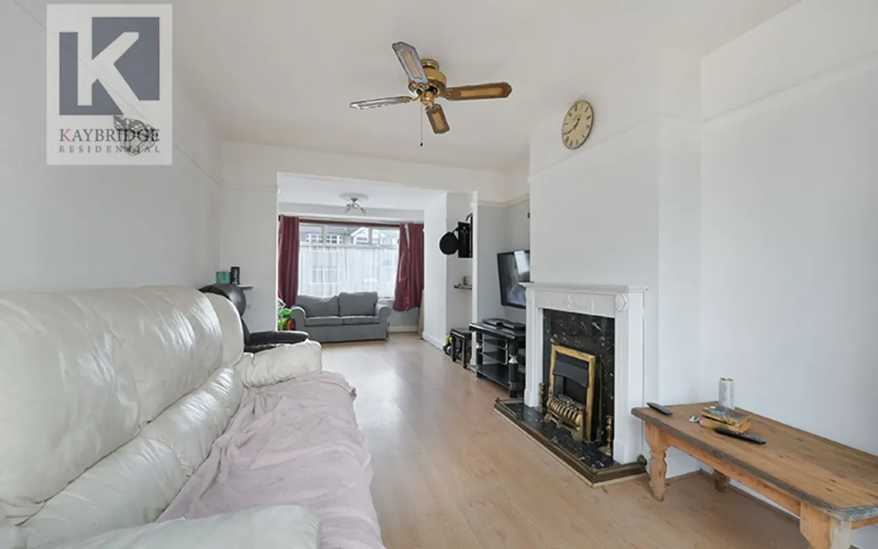 Esher Avenue, Cheam, SM3, photo 2