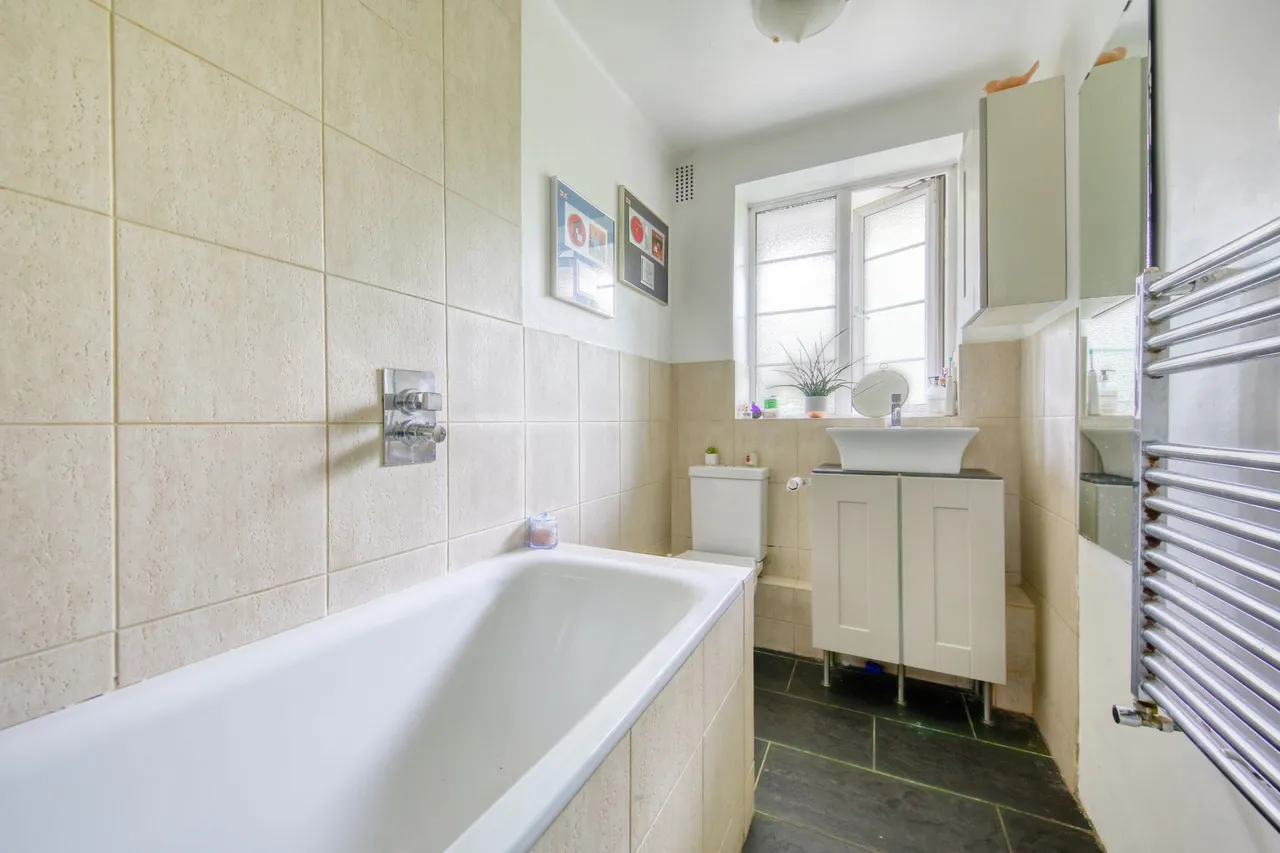 Park Road, Hampton Wick, KT1 4AX, photo 4