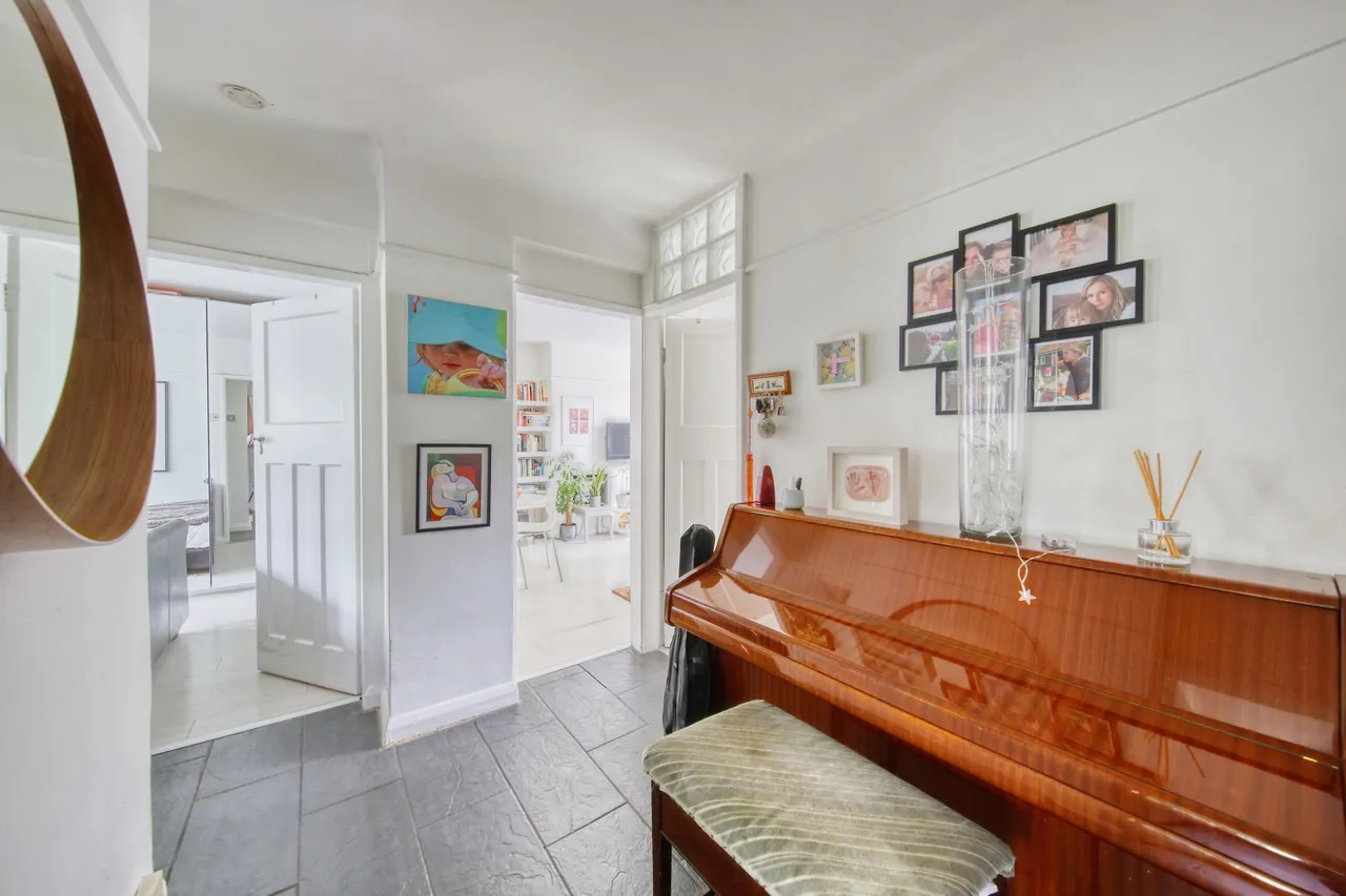 Park Road, Hampton Wick, KT1 4AX, photo 9