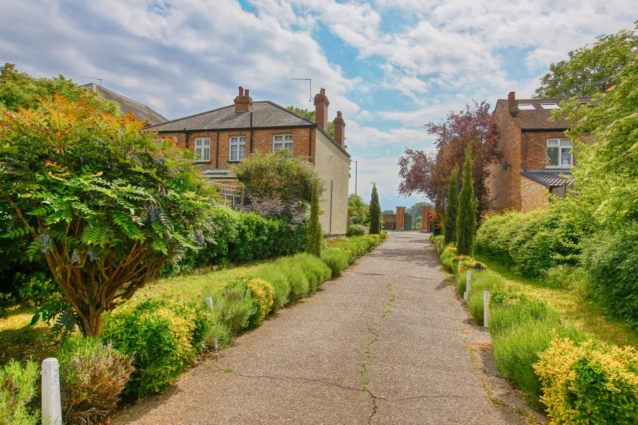 Park Road, Hampton Wick, KT1 4AX, photo 12