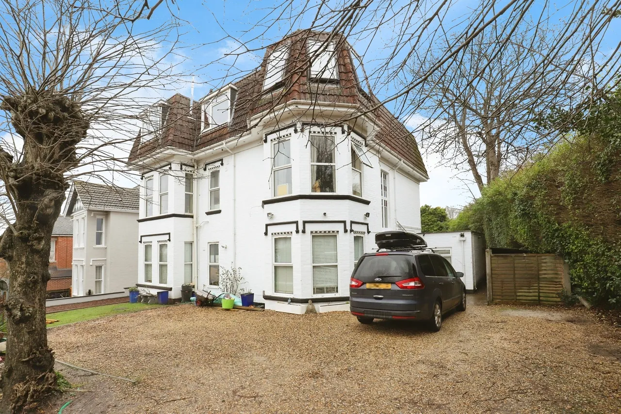 2 bed flat for sale — Irving Road, Bournemouth