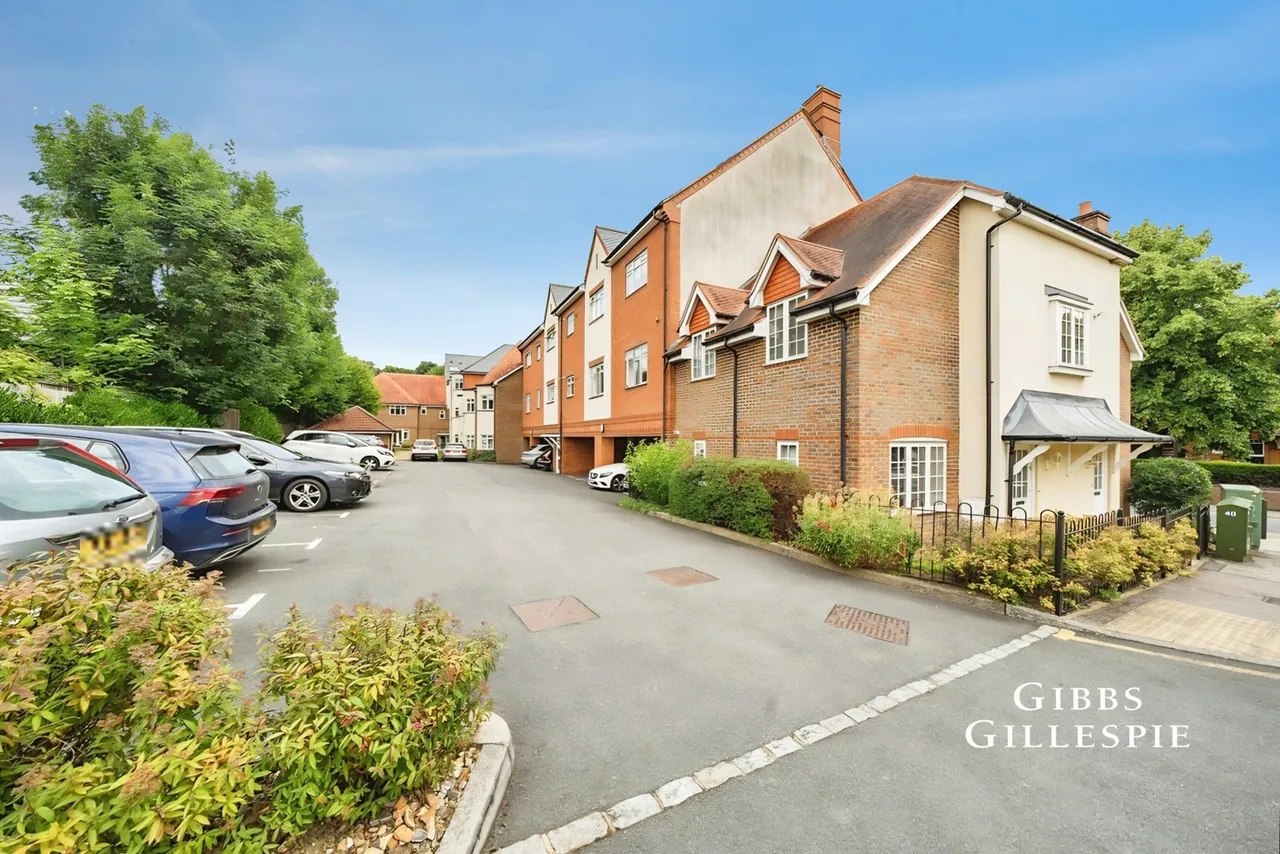 2 bed flat to rent, High Street, Rickmansworth Fees Apply, WD3