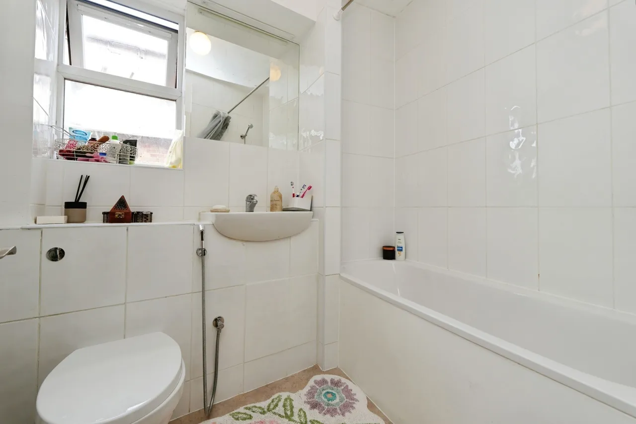 Bromley Road, London, SE6, photo 9