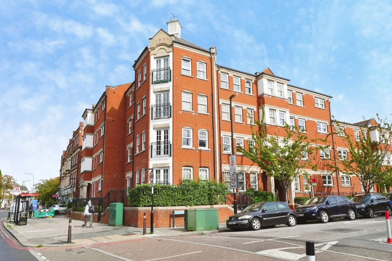 Bromley Road, London, SE6, photo 3