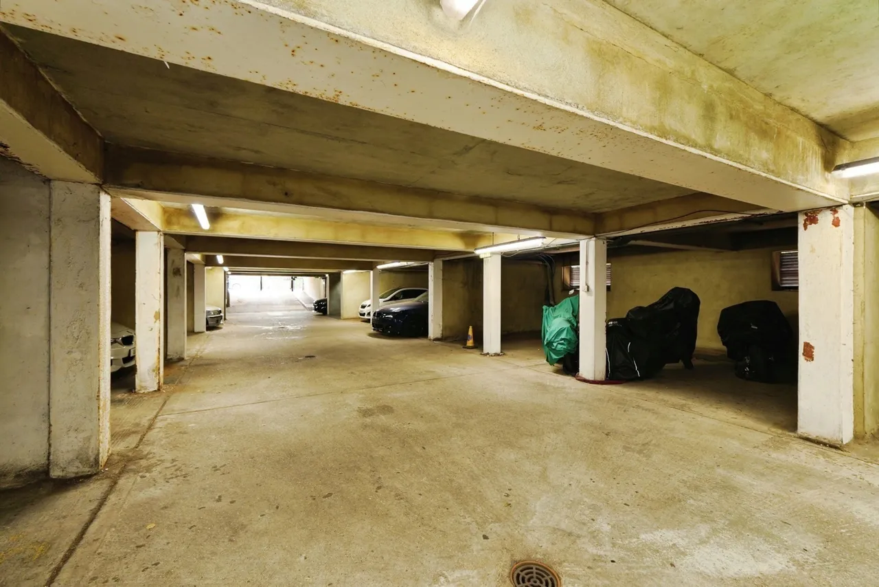 Bromley Road, London, SE6, photo 10