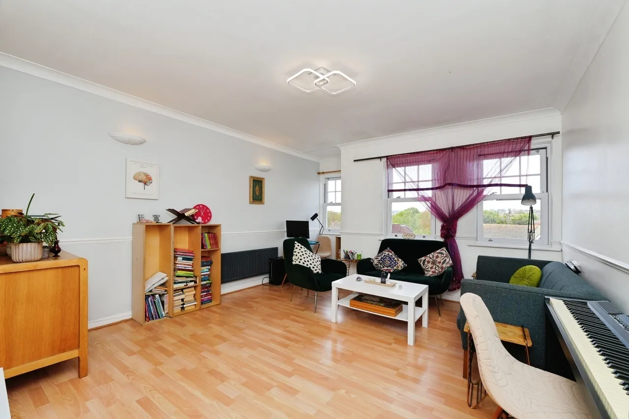 2 bed flat for sale, Bromley Road, London, SE6