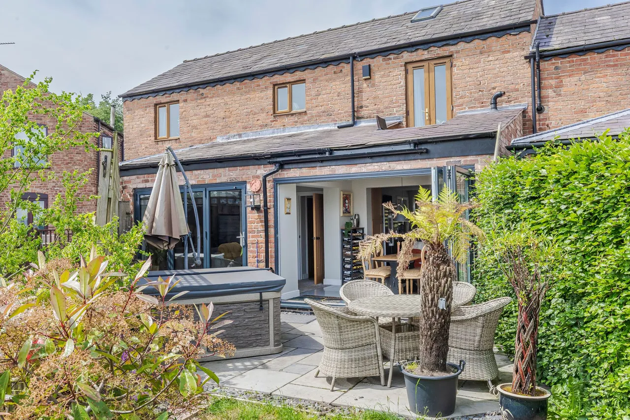 3 bed barn conversion for sale, Tarporley Road, Tarporley