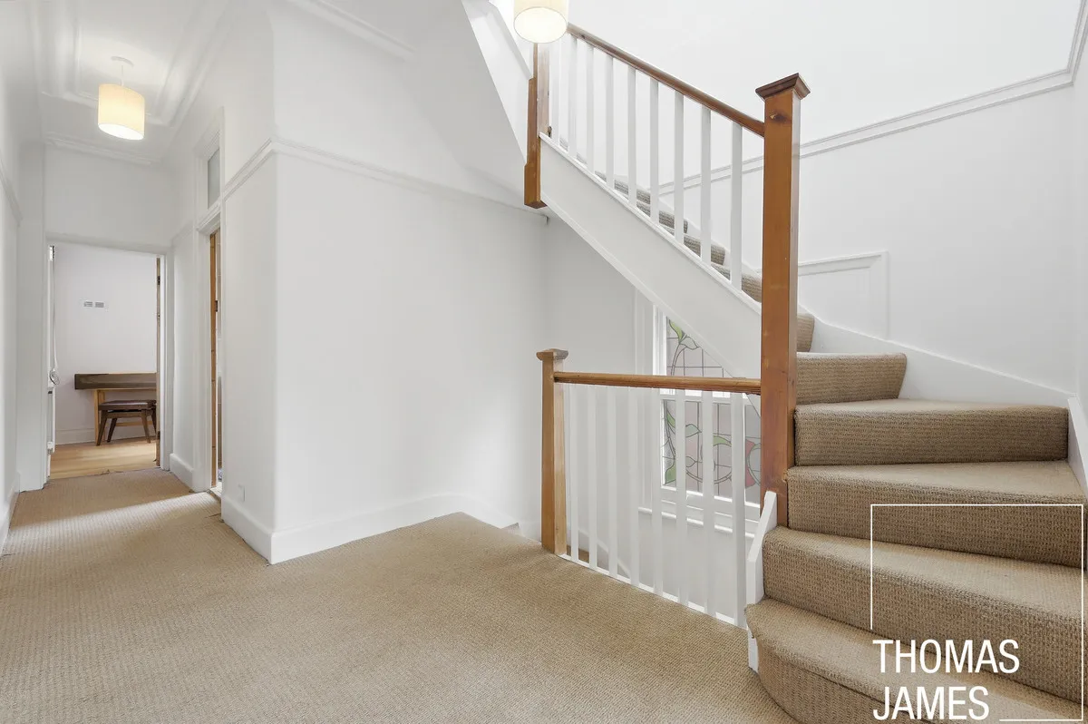 London, N13, photo 34