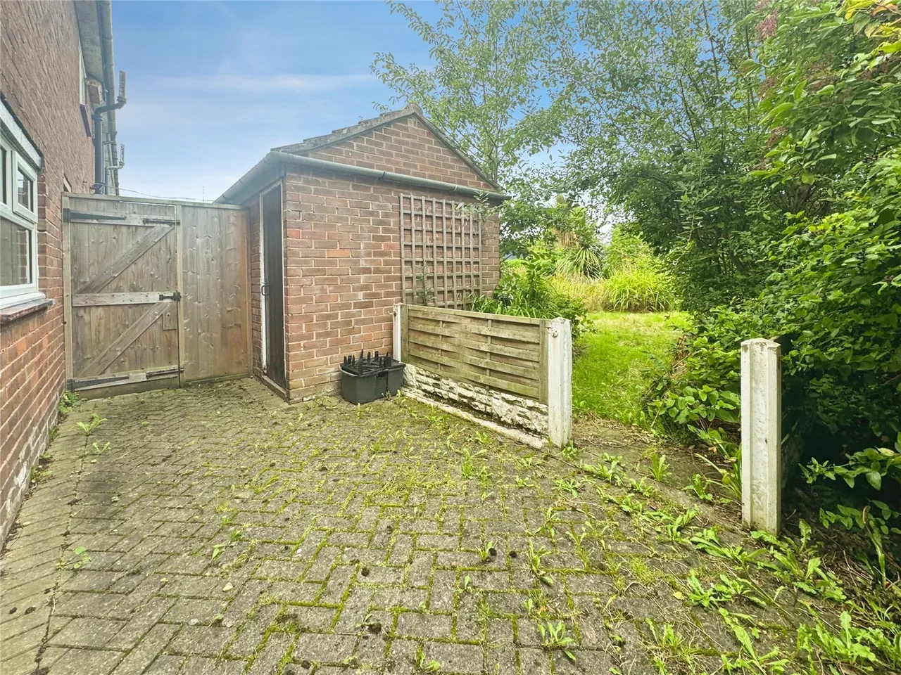 Queens Crescent, Upton, CH2, photo 20