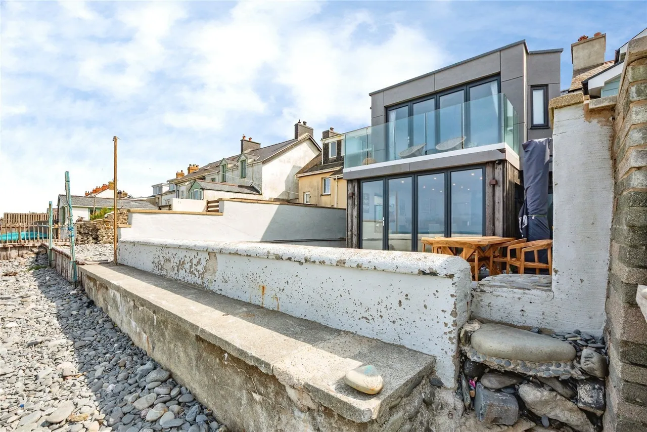 High Street, Borth, SY24, photo 27