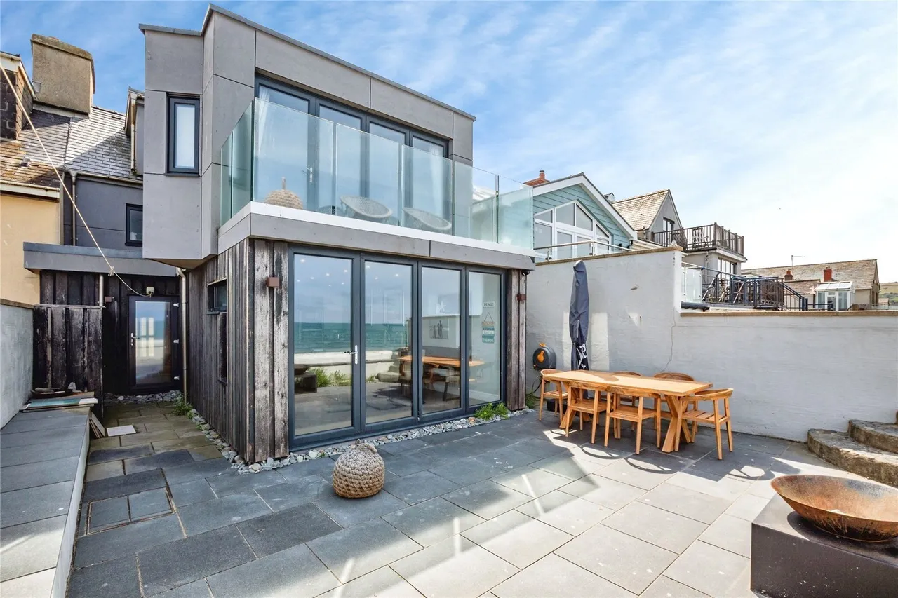 High Street, Borth, SY24, photo 28