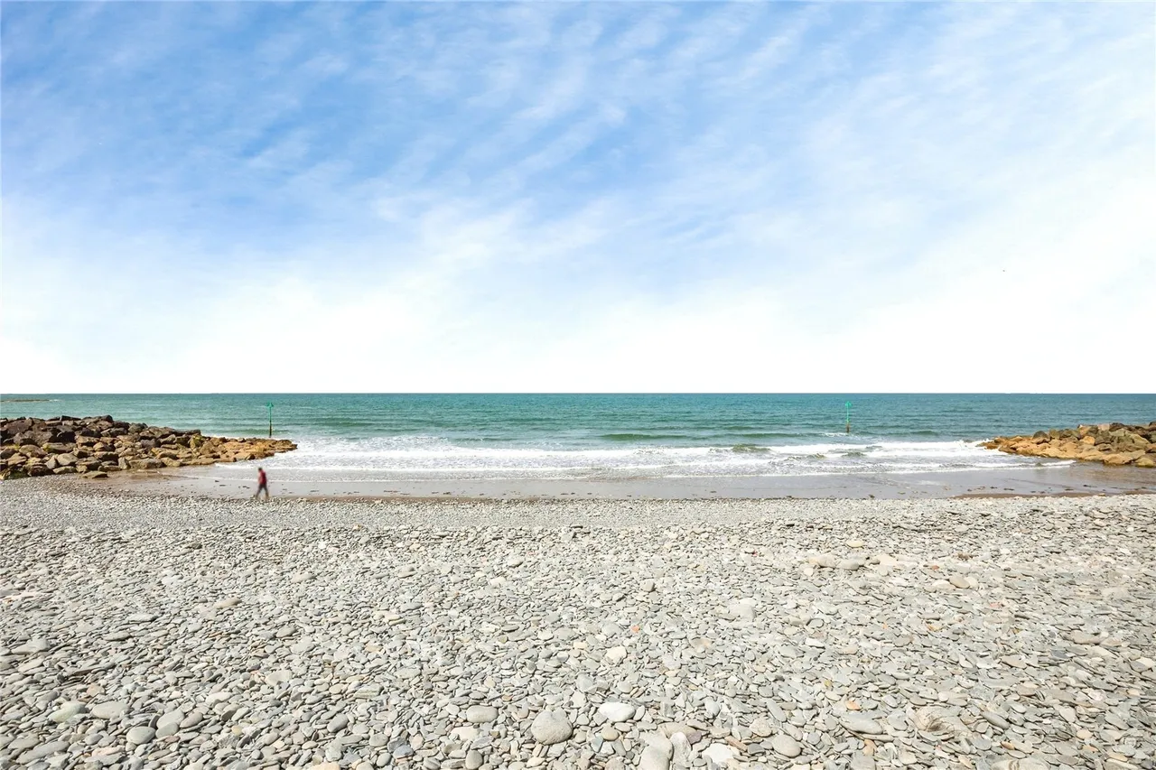 High Street, Borth, SY24, photo 33