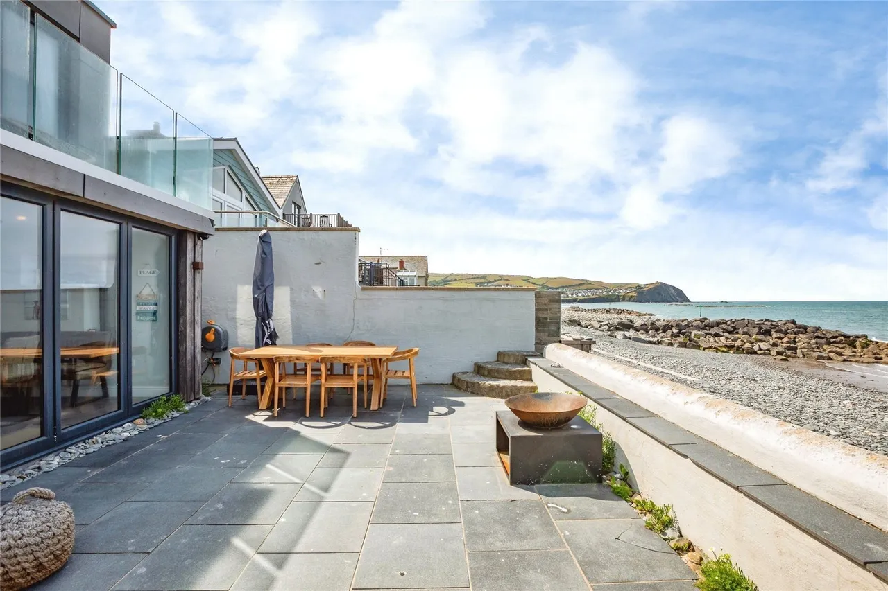 High Street, Borth, SY24, photo 29
