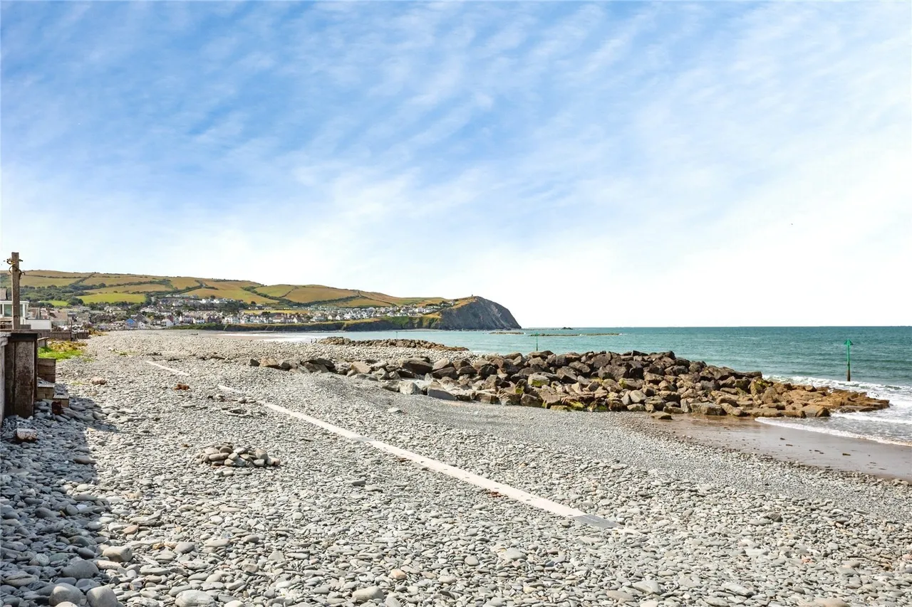 High Street, Borth, SY24, photo 34
