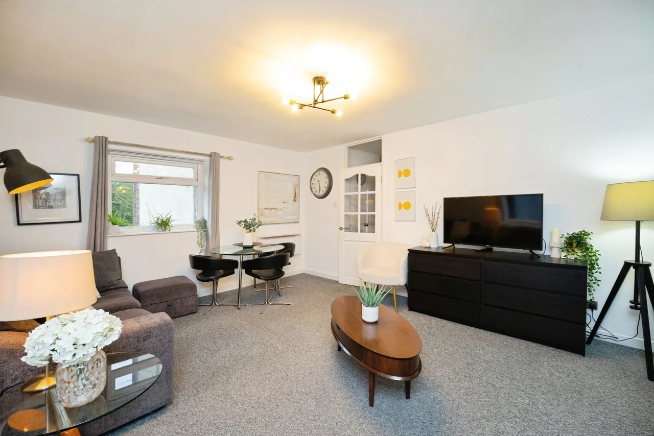 Queenshill Avenue, Leeds, LS17, photo 3