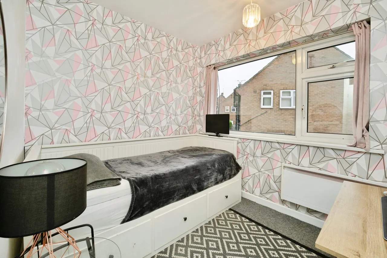 Queenshill Avenue, Leeds, LS17, photo 11