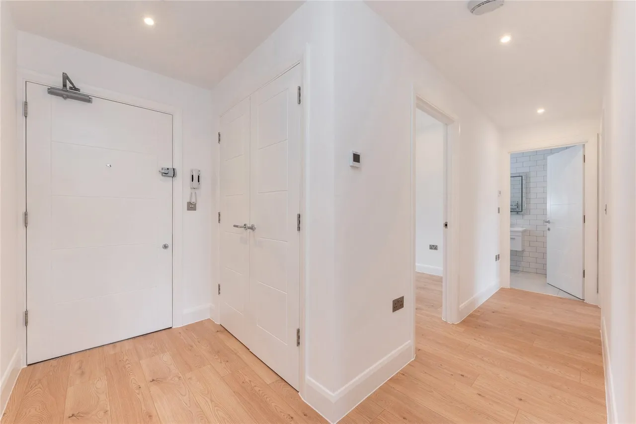 Lee High Road, London, SE13, photo 6