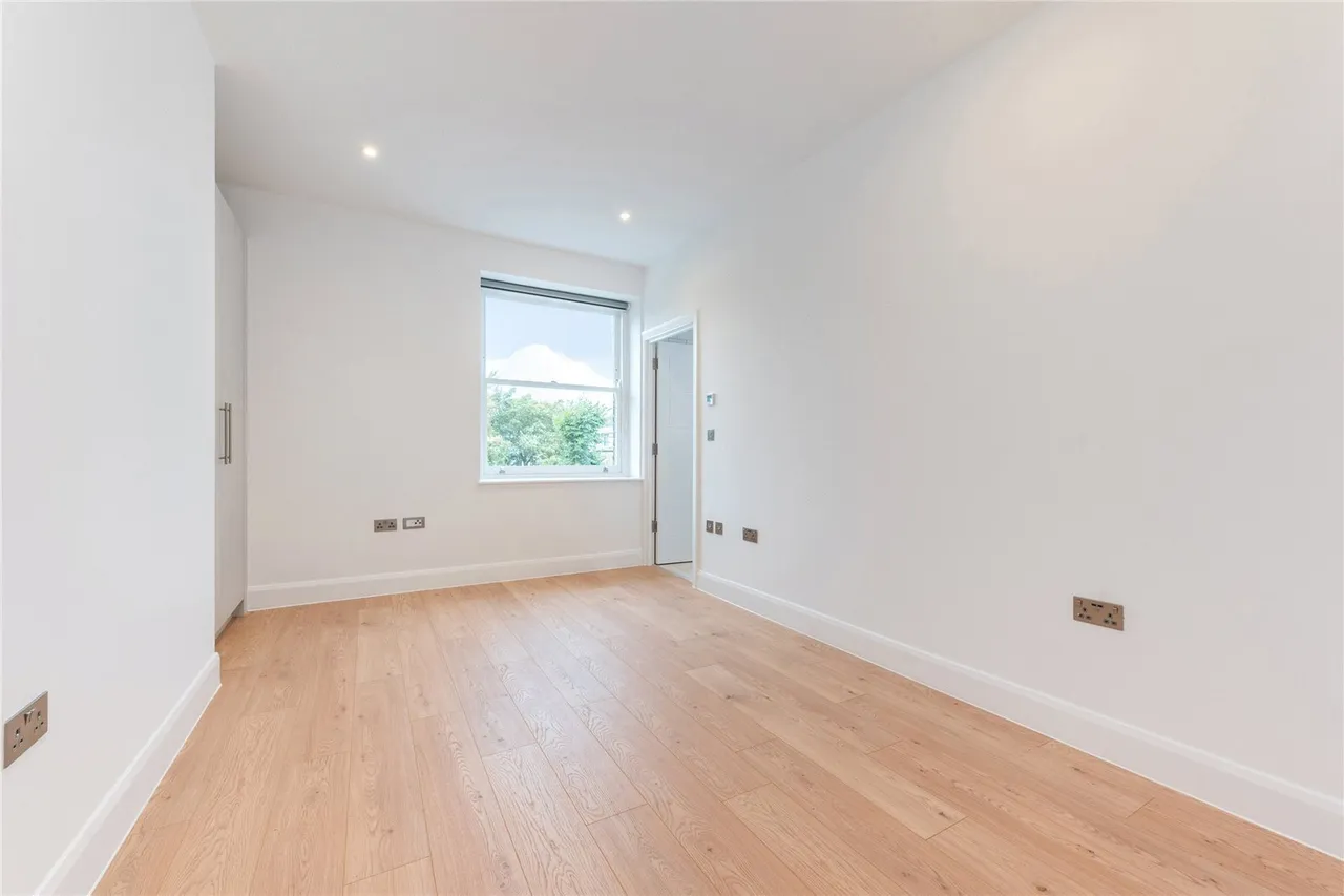 Lee High Road, London, SE13, photo 11